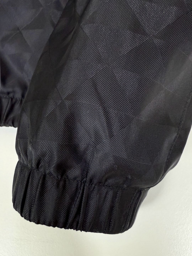 Pra*a outwear